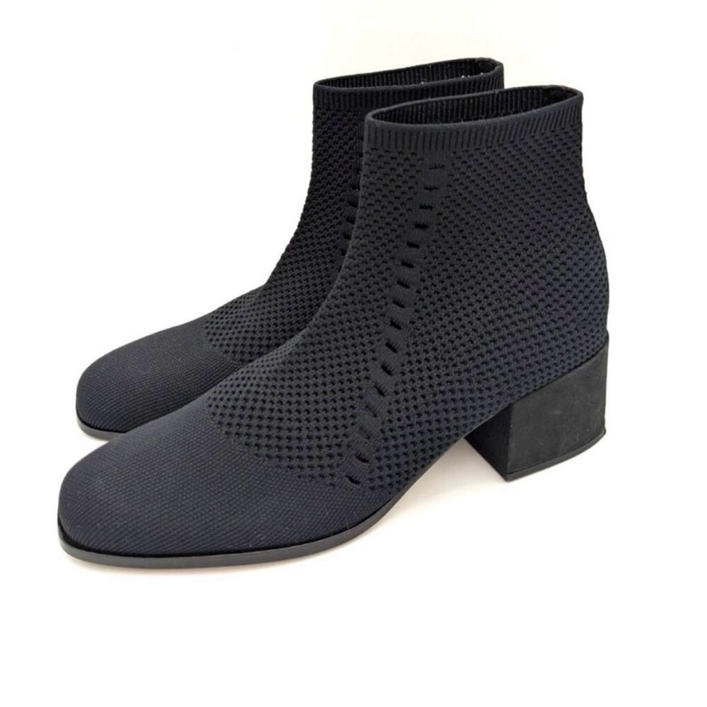 NWOB Diane Von Furstenberg Black Honey Recycled Stretch Knit Booties, Size 7.5